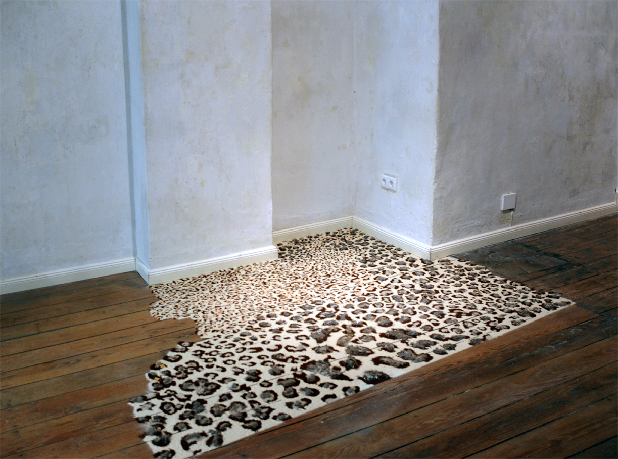 Line Krom, untitled (Staubteppich), dimensions variable, 2019